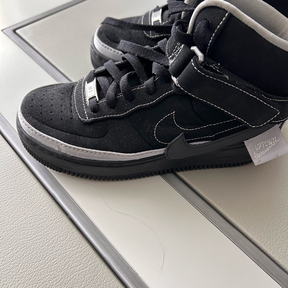 Nike Women's Black and Gray High-Top Athletic Sneakers